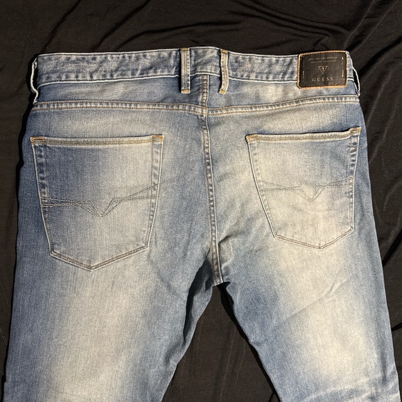 New Men’s Guess Slim Straight Soft Light Wash Jeans 36 X 31.5”